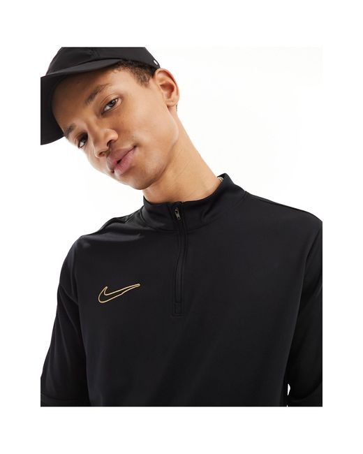 Camiseta deportiva negra con media cremallera y diseño Nike Football de hombre de color Black
