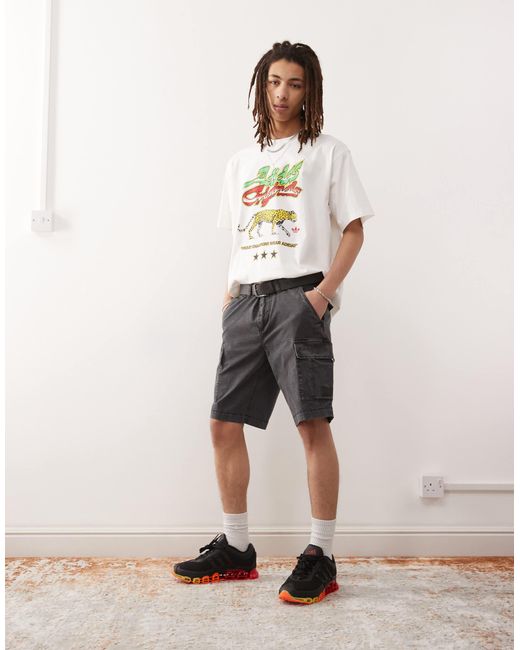T-shirt à motif léopard graphique Adidas Originals pour homme en coloris White