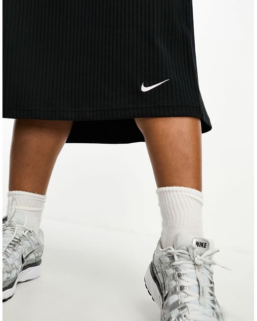 Nike Plus - Midi Rok Van Geribbelde Jersey in het Black
