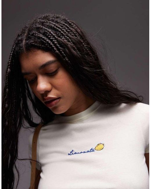 Camiseta Con Diseño Encogido Y Bordado "Limonata" De -Blanco TOPSHOP de color Gray