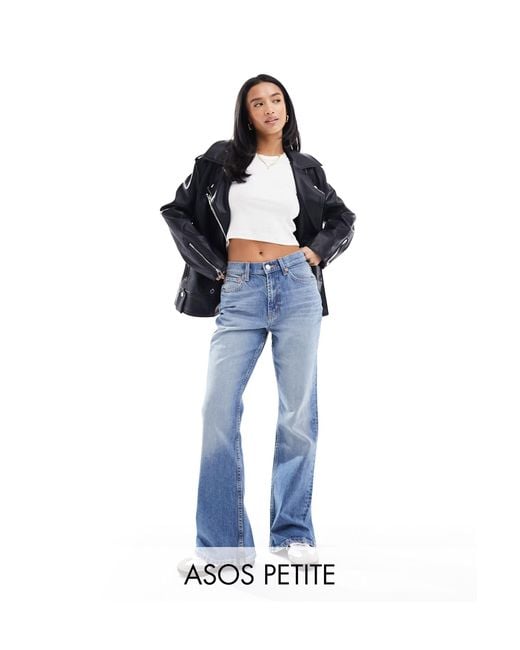 Asos design petite - jeans a zampa medio di ASOS in Blue