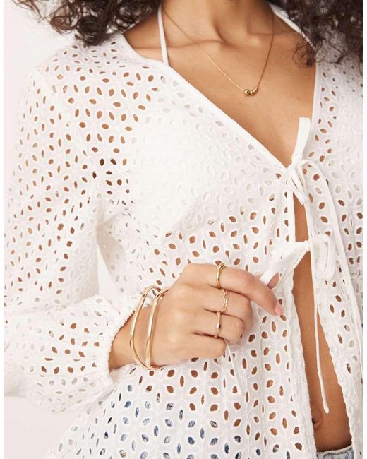 Jdy Top Met Gestrikte Voorkant En Broderie in het White
