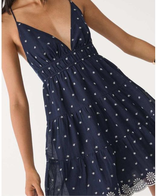 Stradivarius Korte Jurk Met Borduursels in het Blue