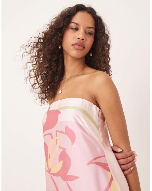 Robe longue bustier en satin à fleurs Abercrombie & Fitch en coloris Pink