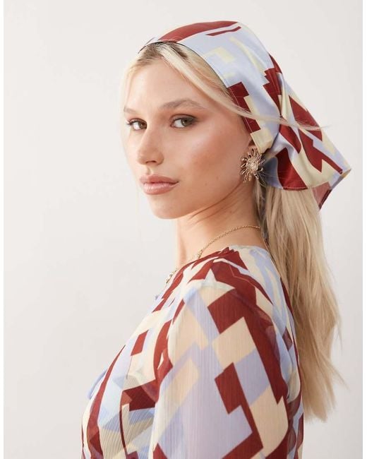 Reclaimed (vintage) Satijnen Hoofddoek Met Geometrische Print in het Red