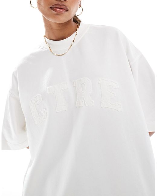 T-shirt oversize scuro con logo di The Couture Club in White