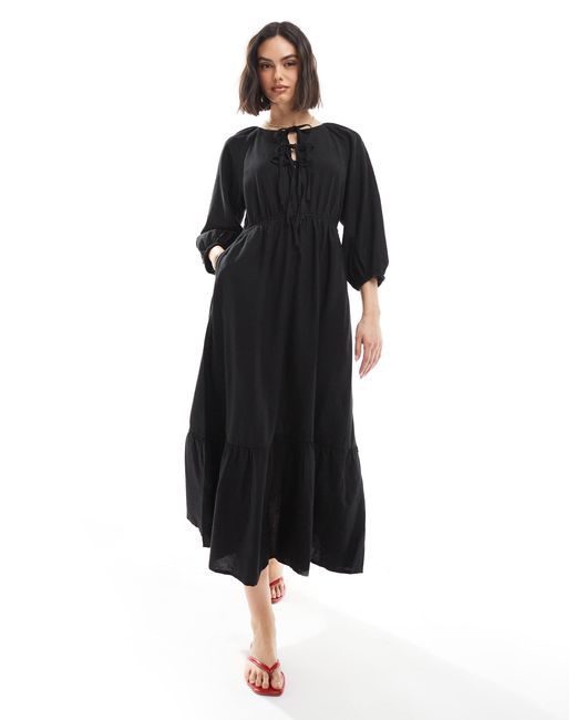 New Look Black – vorne gebundenes, abgestuftes midi-hängerkleid