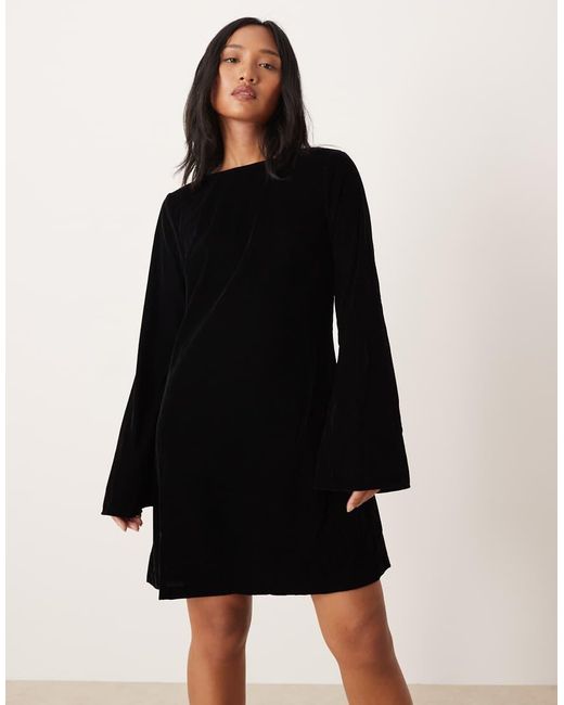 Nobody's Child Petite Black Jolene Velvet Tie Back Mini Dress