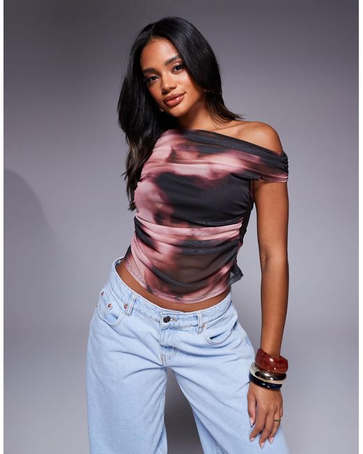 ASOS Multicolor – kurzärmliges, schulterfreies oberteil aus gerafftem netzstoff mit abstraktem print