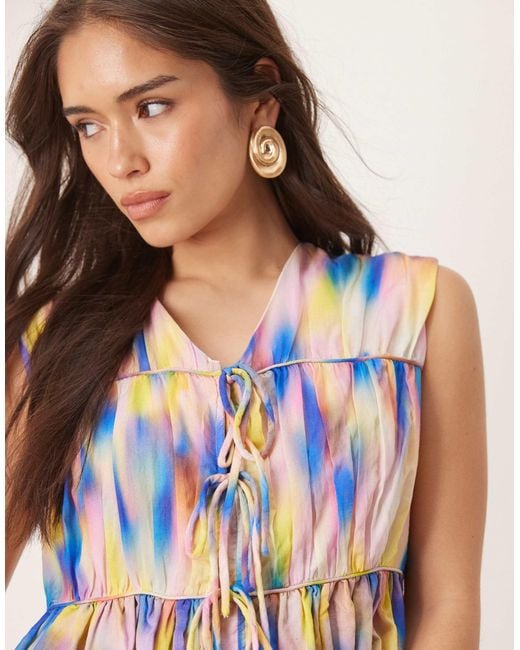 Y.A.S White – ärmelloses, vorne gebundenes top mit em verschwommenem muster