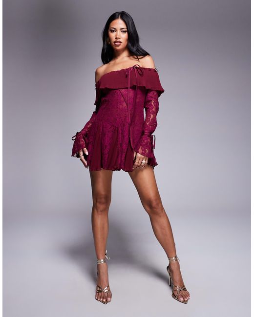 Exclusivité - - robe courte ajustée puis évasée en dentelle avec encolure bardot et jupe à godets - prune Murci en coloris Red