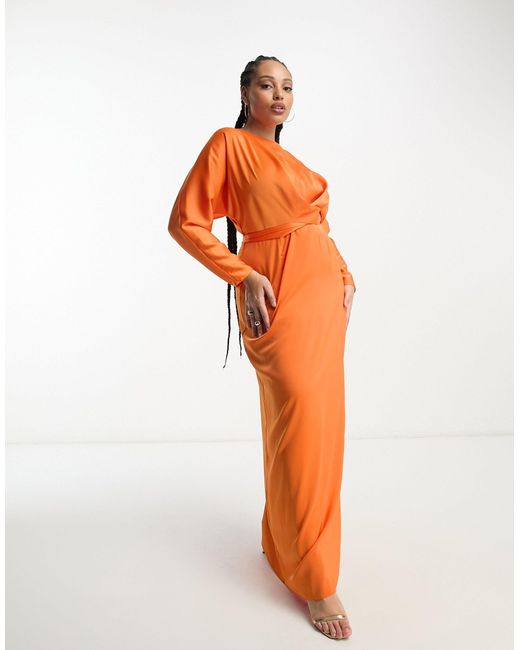 Asos design curve - exclusivité - robe longue en satin à manches chauve-souris et taille croisée - vif ASOS en coloris Orange