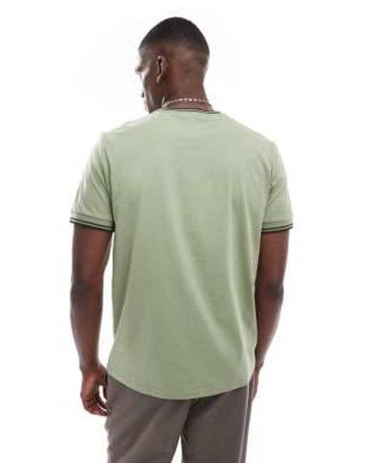 Fred Perry – es t-shirt mit doppelten zierstreifen in Green für Herren