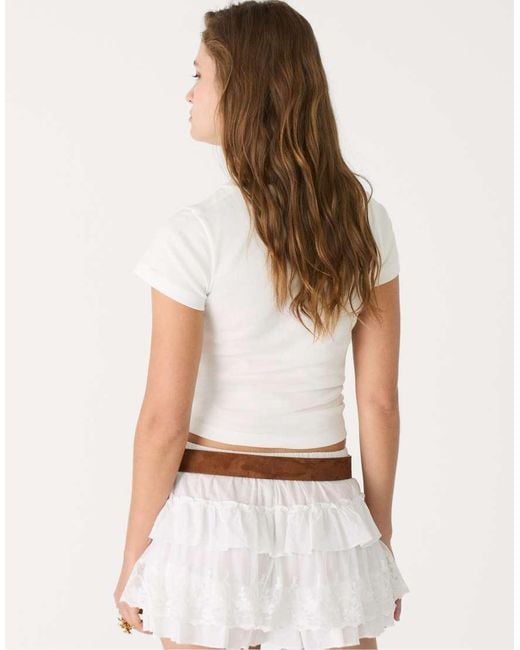 T-Shirt Bianca A Maniche Corte Con Ciliegie di Stradivarius in White