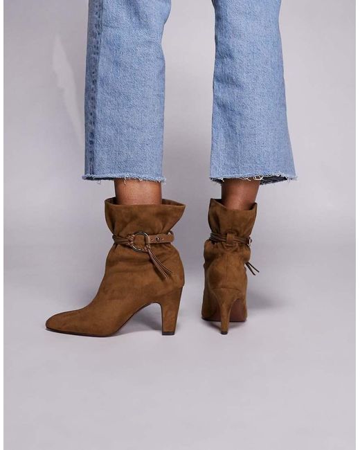 Botines Color Topo De Tacón Con Diseño Fruncido De Antelina Emil De -Neutro ASOS de color Blue