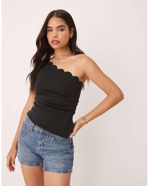 Top Estructurado Con Detalle Festoneado De Punto Liso Premium De Y.A.S de color Blue