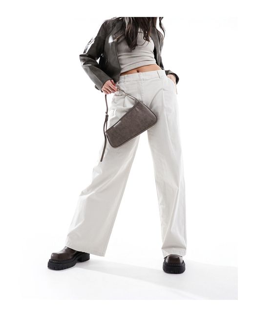 Pantalon ample à taille haute et détail plissé - taupe ONLY en coloris White