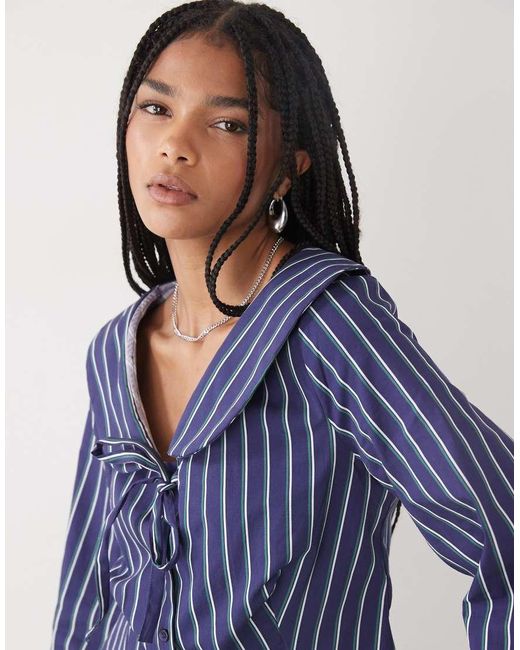 Reclaimed Vintage Blue Cropped Shirt With Collar And Tie Front
