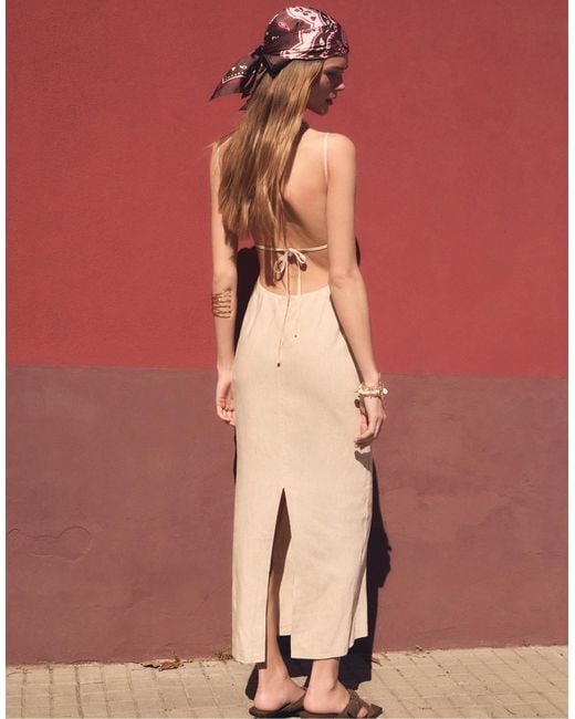 Robe mi-longue en lin mélangé avec dos ouvert - taupe Stradivarius en coloris Red