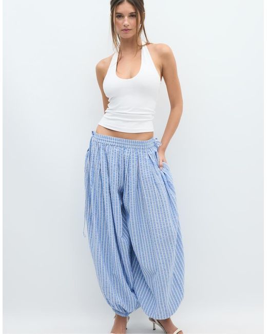 Top Basic Allacciato Al Collo di Stradivarius in White