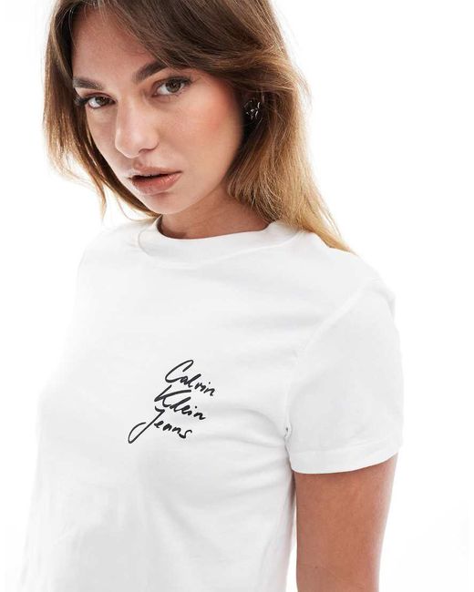 T-Shirt Baby Con Scritta Del Logo Bianca di Calvin Klein in White