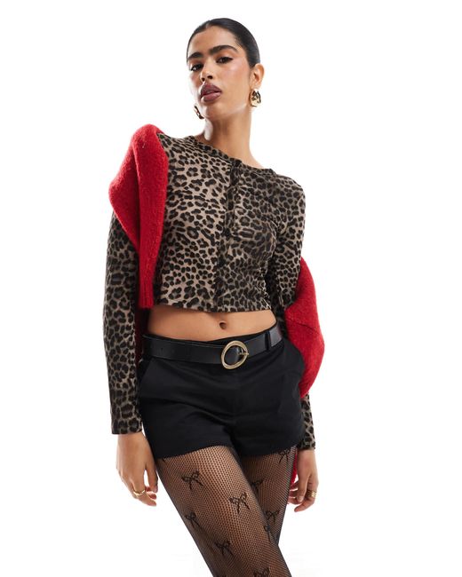 Stradivarius Red – kurz geschnittene strickjacke mit leopardenmuster