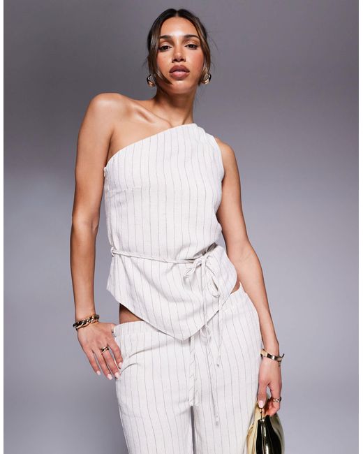 Top asymétrique d'ensemble aspect lin avec lien noué et ourlet mouchoir - beige à fines rayures Kaiia en coloris Multicolor
