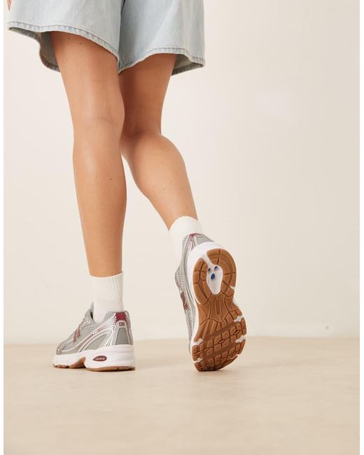 740 di New Balance in Natural