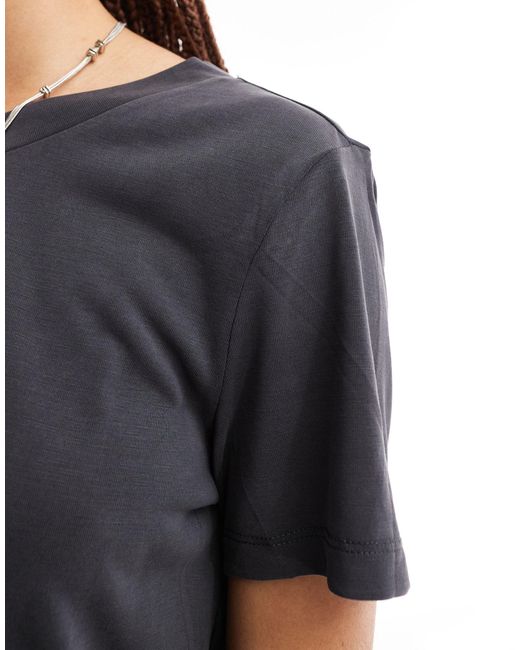 T-shirt ultra doux - anthracite Monki en coloris Black