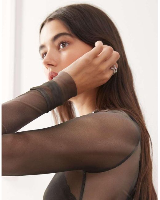 Weekday Top Van Mesh Met Lange Mouwen En Rookprint in het Brown