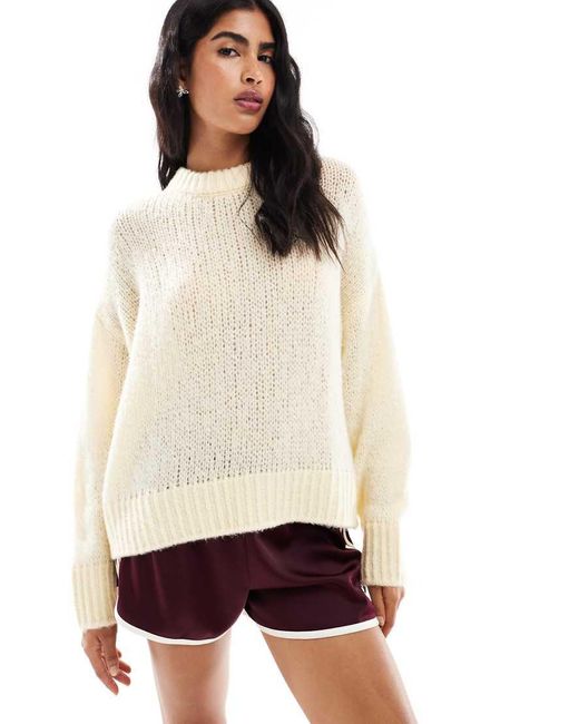 Jersey Amarillo Crema Extragrande Con Cuello Redondo De Punto Suelto De ASOS de color White