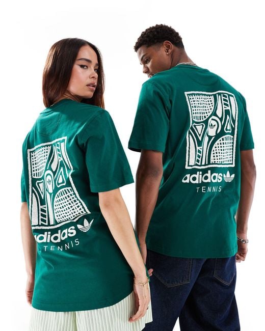 Tennis - t-shirt unisex con grafica stampata sul retro di Adidas Originals in Green