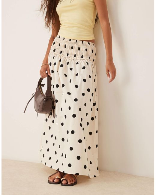 Jupe longue à pois avec taille froncée - crème ASOS en coloris Natural