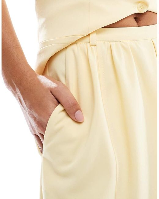 Pantalones Cortos De Sastre Amarillo Crema Estilo Bermudas De Pernera Ancha De ASOS de color Natural