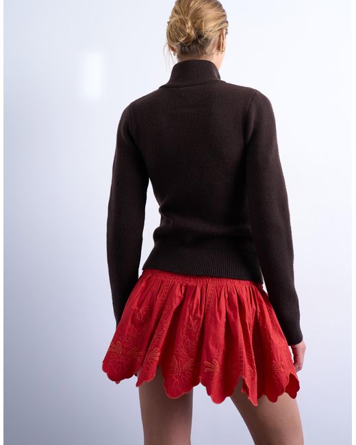 Mini-jupe à motifs ajourés et bords festonnés TOPSHOP en coloris Red