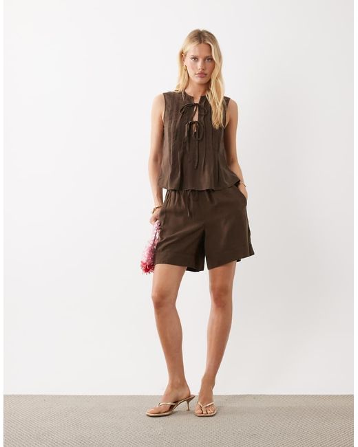 Vila Brown Tie Front Sleeveless Pleated Top
