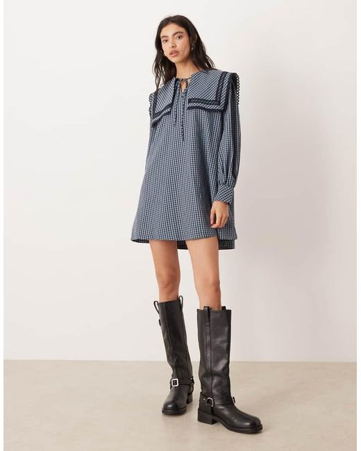 Vestido Corto Azul Marino Y Amplio Con Solapas Cuadradas De Glamorous de color Blue