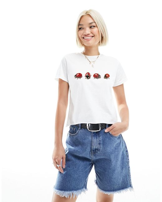 Camiseta blanca con diseño encogido y estampado gráfico ASOS de color Blue