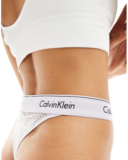 Modern lace - string - lavande Calvin Klein en coloris Brown