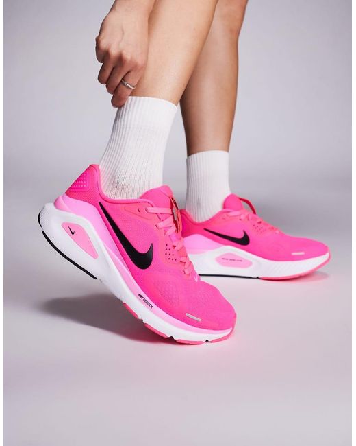 Nike Structure 26 in het Pink