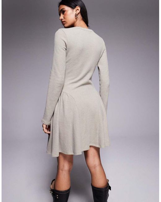 ASOS Superzachte Mini-Jurk Met Lange Mouwen En Godetplooien in het Gray