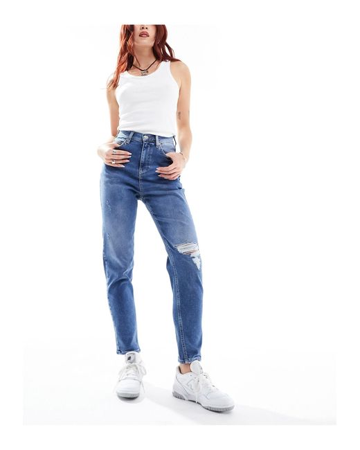 Mom jeans a vita ultra alta lavaggio medio di Tommy Hilfiger in Blue