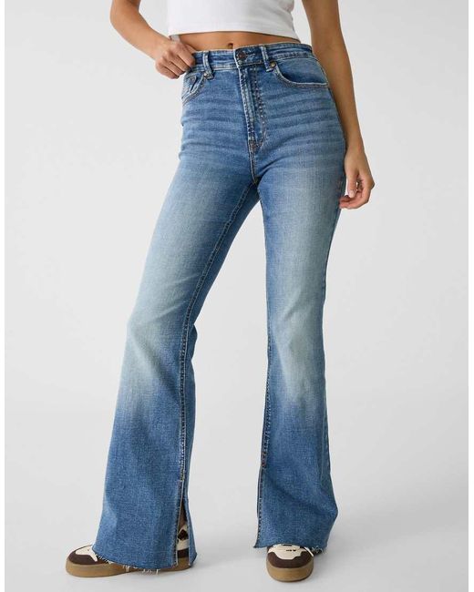 Jeans A Zampa Medio Con Spacchi di Stradivarius in Blue
