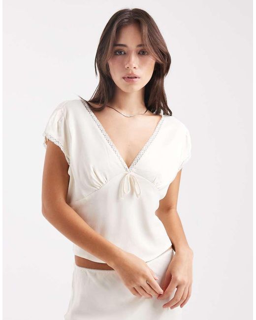 Blusa Blanco De Satén Con Ribete De Encaje De (Parte De Un Conjunto) ASOS de color White