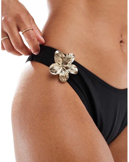 New Look Bikinibroekje Met Zoom Met Bloemetjes in het Black