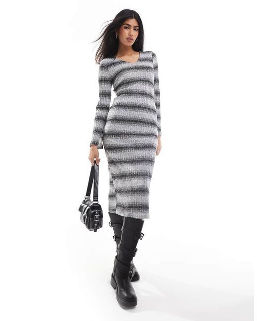Pieces Gebreide Gestreepte Maxi Jurk Met Lange Mouwen En V-Hals in het Gray