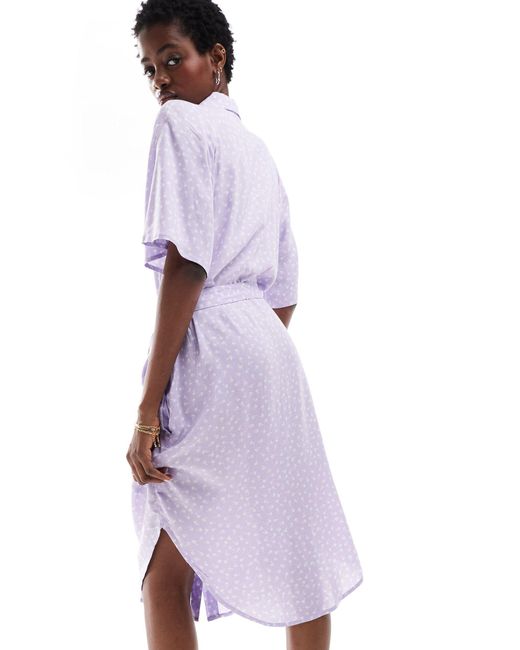 Robe chemise mi-longue à taille nouée - imprimé à petites fleurs Monki en coloris Purple
