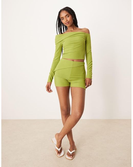 Top Verde A Coste Con Scollo Alla Bardot di ASOS in Green