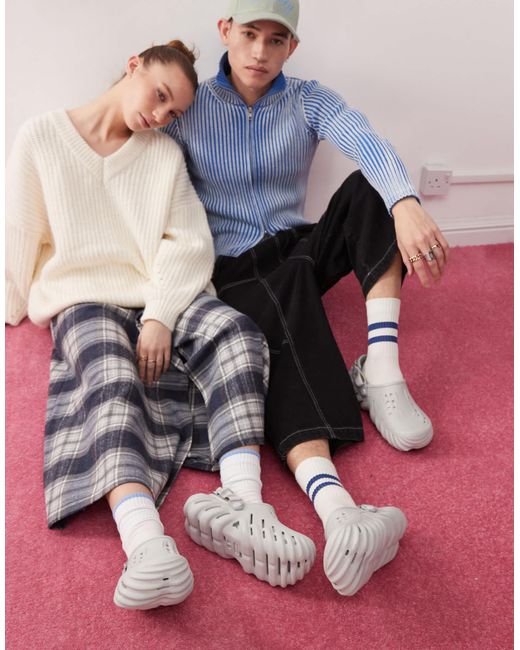 CROCSTM Pink Unisex Echo Clogs