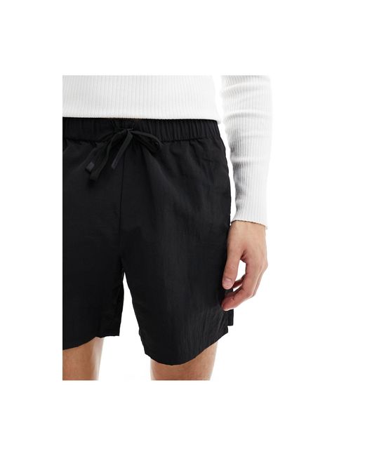 ASOS 4505 – sport-shorts aus nylon mit knitter-optik in Black für Herren